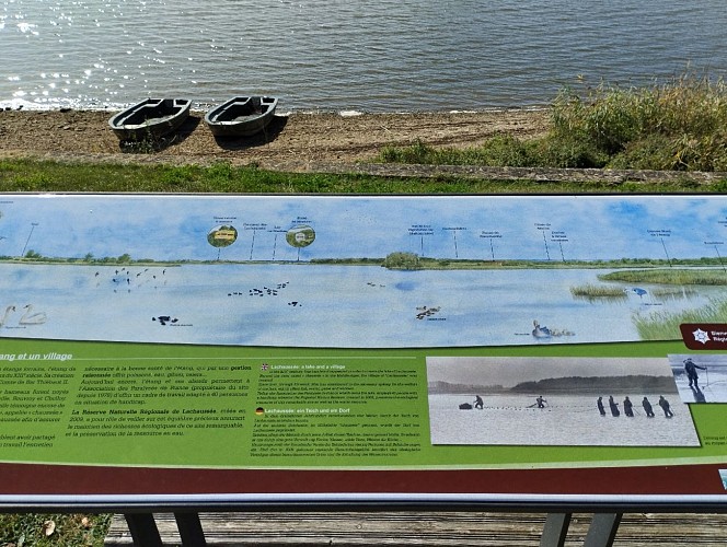 Table panoramique, longue-vue, barques sur les étangs de Lachaussée