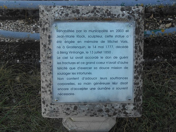 Statue - mémorial de Michel Varis