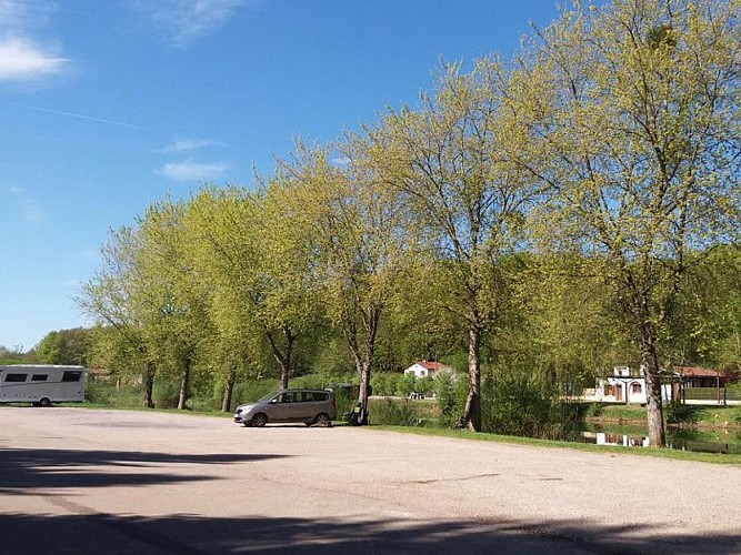 Aire de stationnement de Bazoilles-sur-Meuse