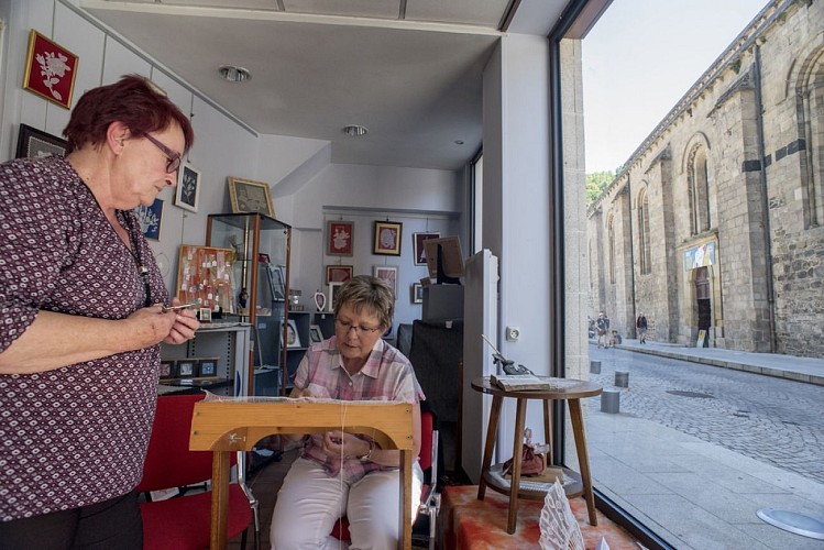 Atelier du Poinct de Tulle – dentelle à l'aiguille_3