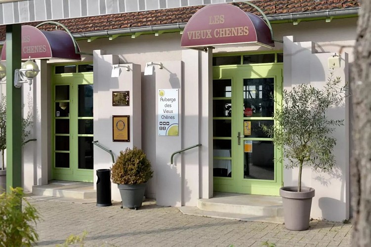 Hôtel-restaurant Auberge des Vieux Chênes_1