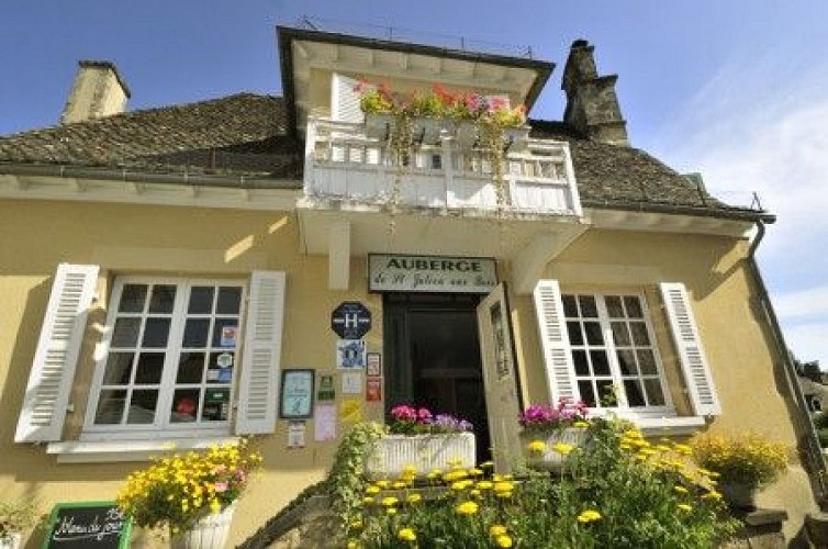 Hôtel AubergedeSaintJulienAuxBois-Façade_3