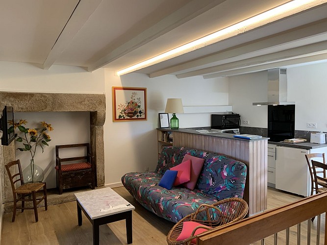 À l'étage, 2 chambres, séjour, cuisine ouverte et coin repas