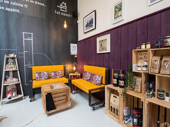 café-vélo-intérieur-boutique-destination-agen-tourisme