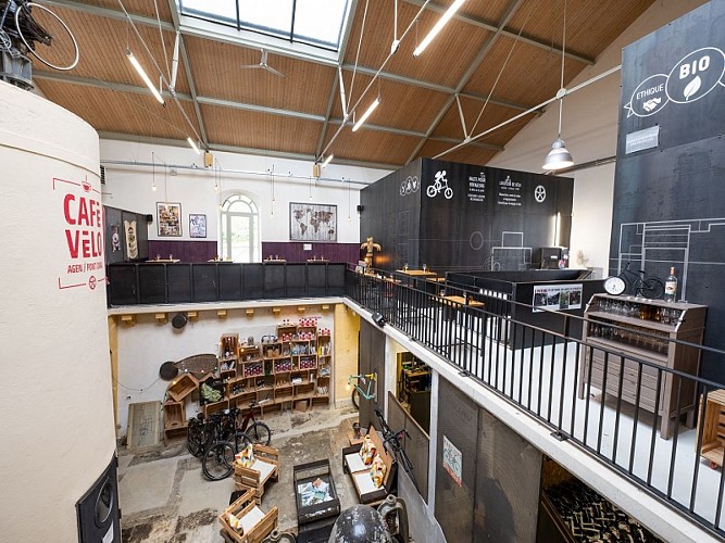 café-vélo-intérieur-destination-agen-tourisme