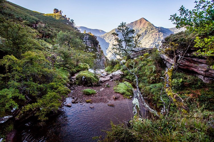 Peñas d'Itsusi - Rivière