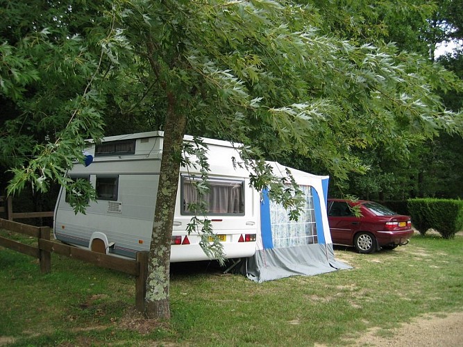 Hébergement - Camping - La Chêneraie - Gabarret - Caravane