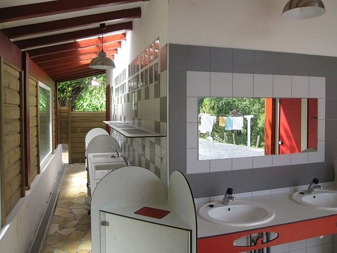 camping_petite_rhune_sanitaire_interieur