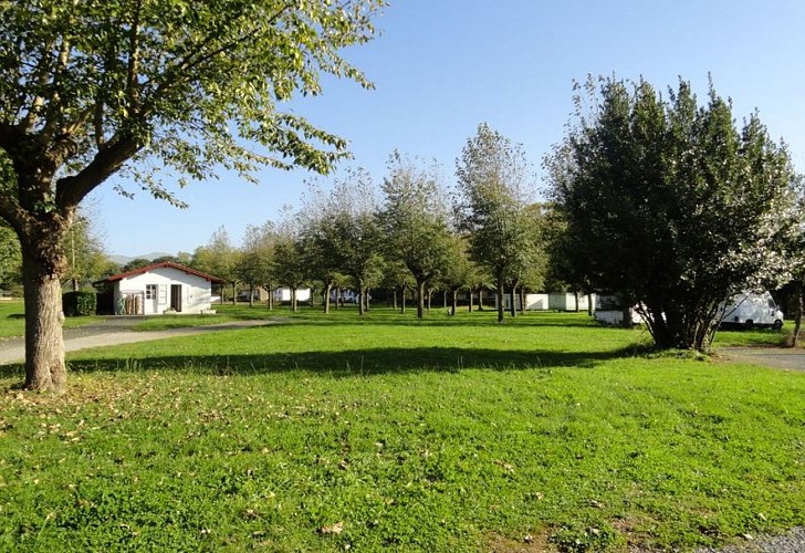 Camping-Aire naturelle-La Magdeleine-terrain-st jean le vieux