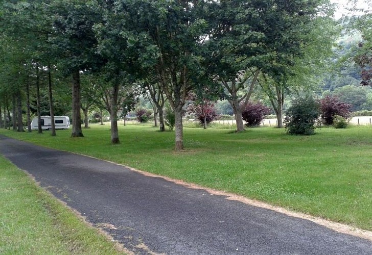 Camping-La-Paix-des-Champs-emplacements-st jean le vieux