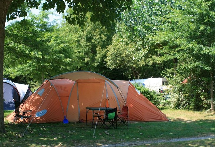 Camping-Narbaitz-emplacement-tente-ascarat