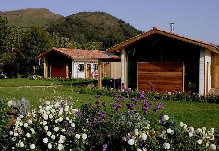 Camping-Narbaitz-eco-gite-facade-ascarat