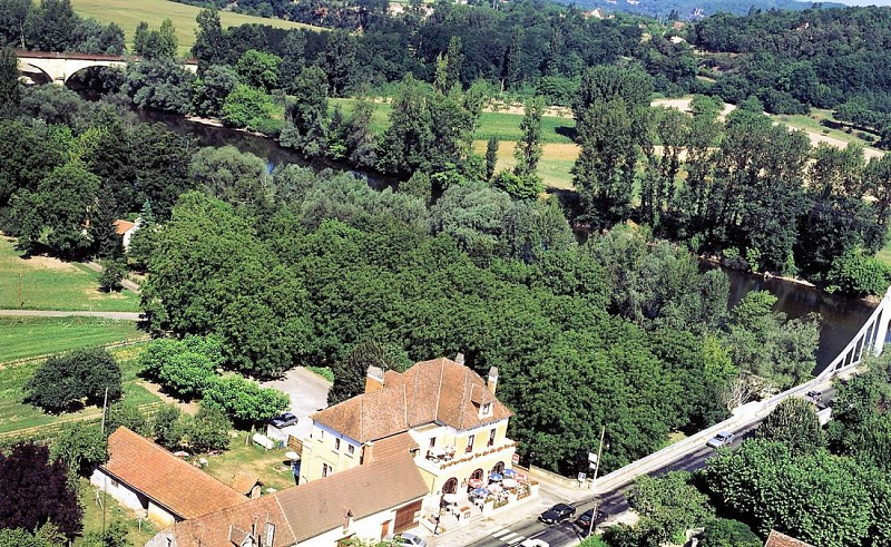 Hotel-du-Pont-vue-avion