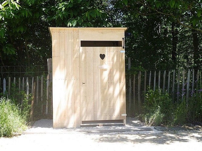 toilette-au-fond-du-jardin-modif
