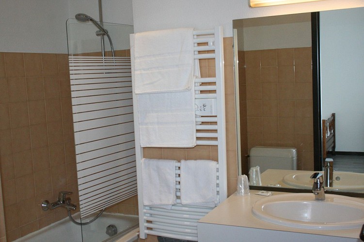 LEON_Hôtel Le Fair Play_salle de bain