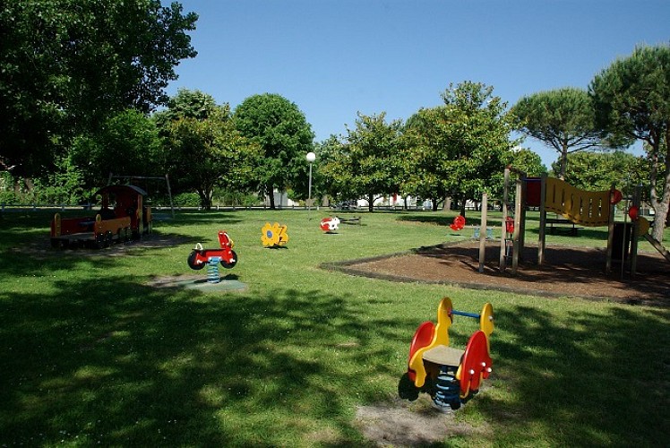 Aire de jeux 3 ©Office de Tourisme Arès - sirtaqui