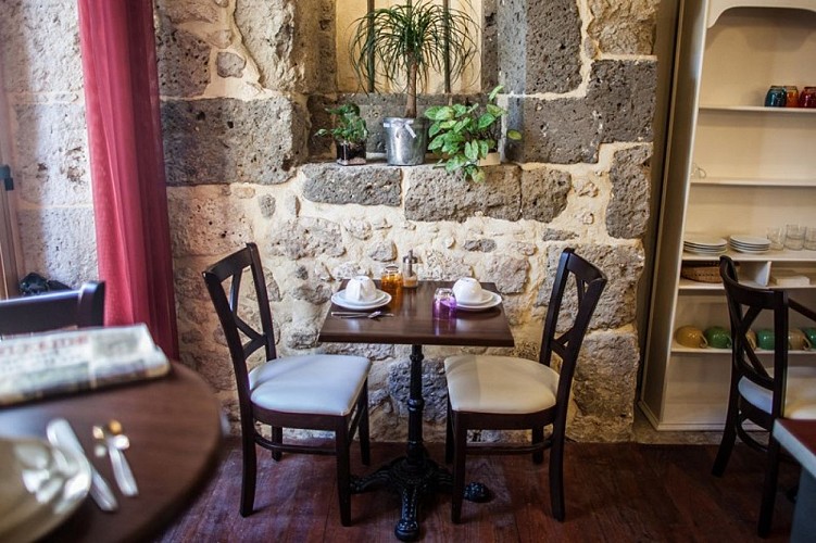 HOTAQU047FS0000U_nerac_hotelhenriIV [800x600]