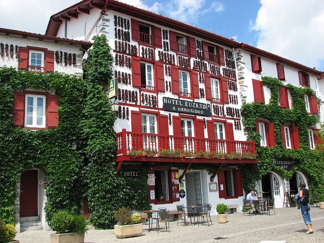 Euzkadi - Façade hôtel (2)