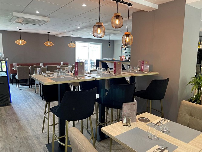 morlaàs Hôtel restaurant l'Amandier salle restaurant 