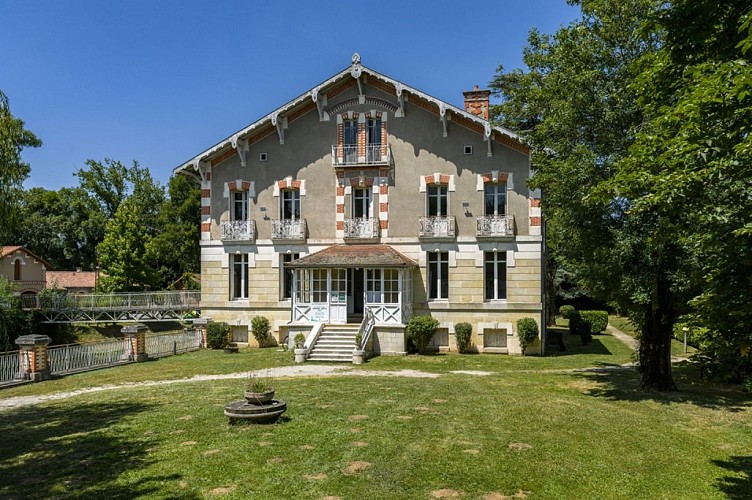 Moulin du Duellas-moulin-d-face-portrait-vallee-isle-perigord