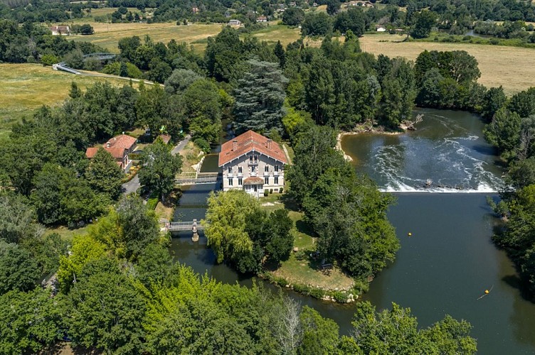 Moulin du Duellas-drone-face-portrait-vallee-isle-perigord