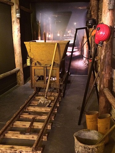 24-Jumilhac-le-Grand-Galeriedelor-La Galerie de l or@ccpj