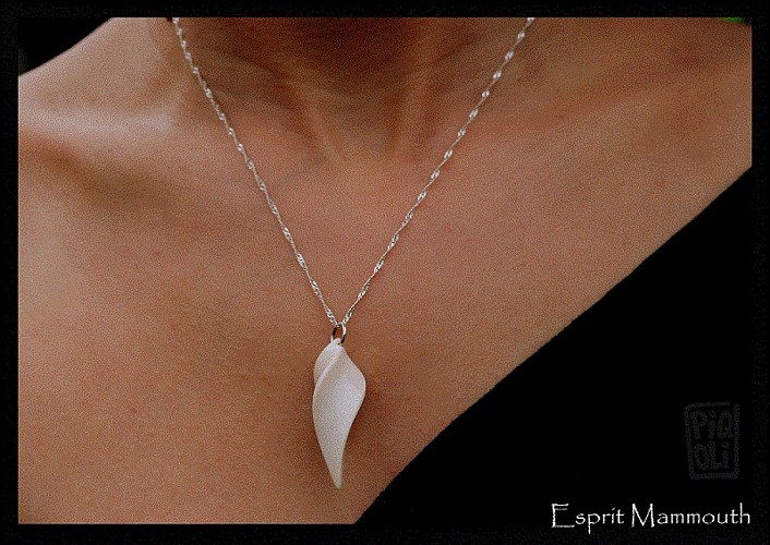 Pendentif-ivoire-de-mammouth