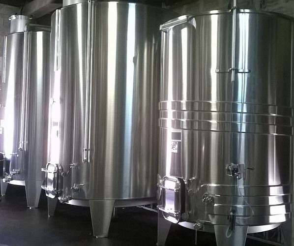 Domaine de Perreau - Cuves inox nouvelles