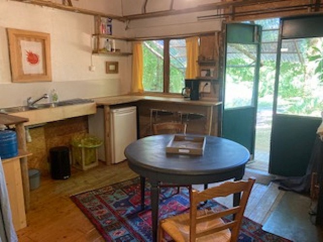 CHO_Les Eyzies_Lou esquirol_coin cuisine©Nolwen Rouffie