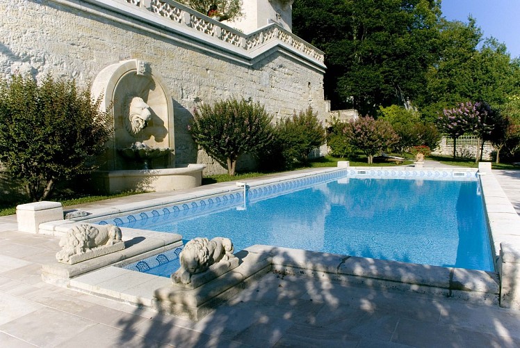 Château La Rivière piscine