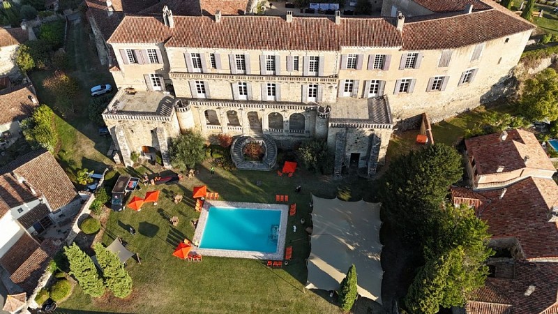 vue aérienne château de poudenas: emplacement séminaire