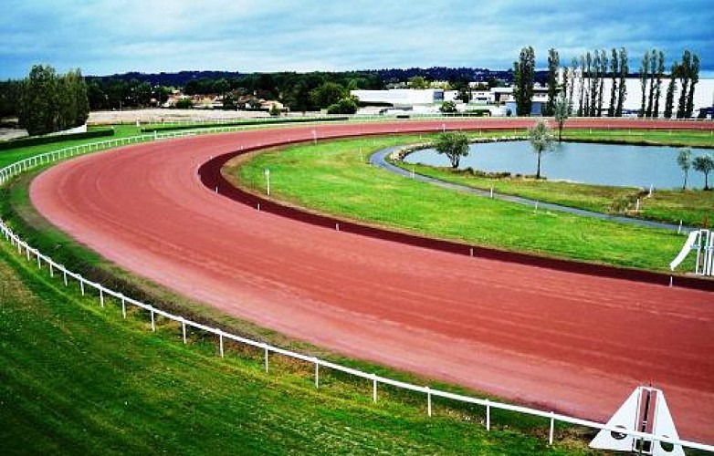 hippodrome-piste-destination-agen-tourisme