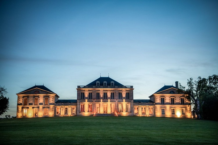 Château Phélan Ségur illuminé