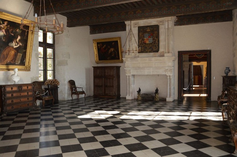 Chateau-de-Poudenas-Vue-interieure