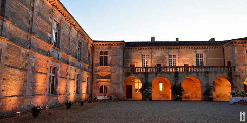 Chateau-de-Poudenas-nuit-lumiere