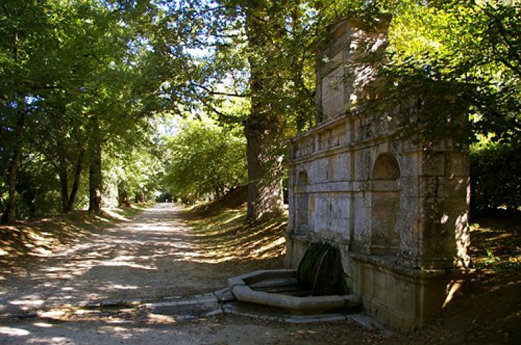 Fontaine dans le Parc de la Garenne - Nerac