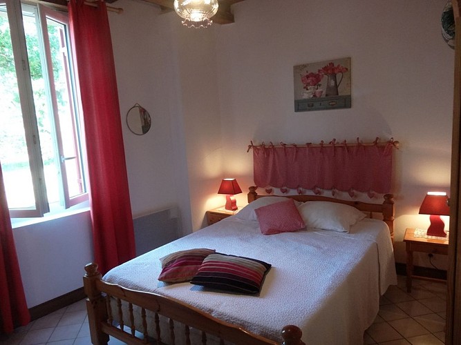 la chambre du rez-de-chaussée