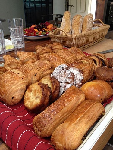 CoeurdeBastides_Monflanquin_Hébergement_B&amp;B_Château Ladausse - petit déjeuner_20170202 (800x600)