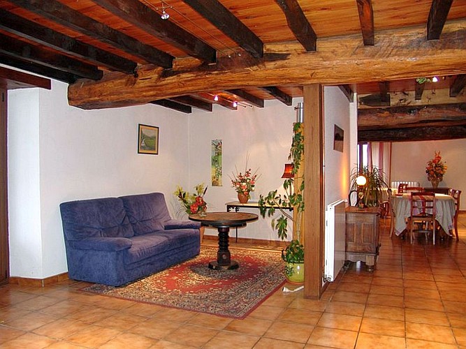 Ferme-Ithurburia-salon-St Michel