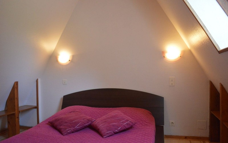 LES PIERRES DE LOUBEJAC-CHAMBRE 12
