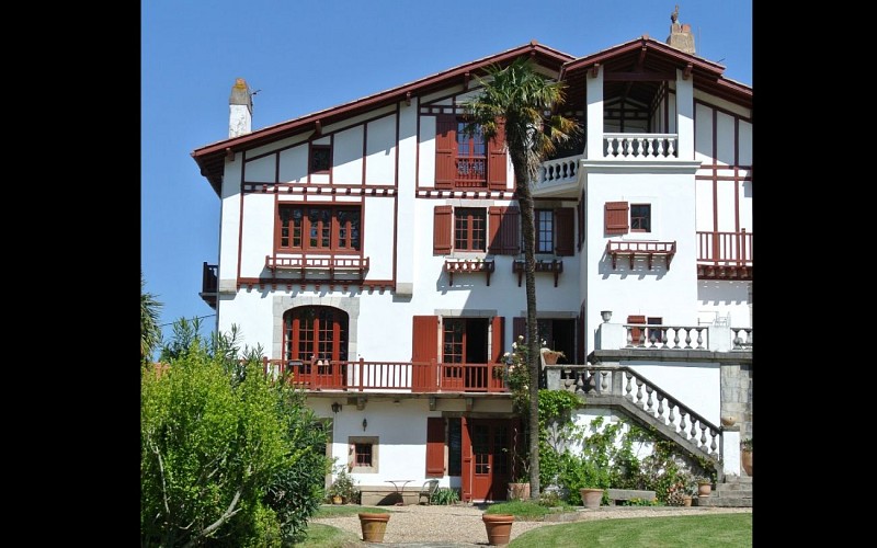 erlandebaita_façade_bnb_urrugne