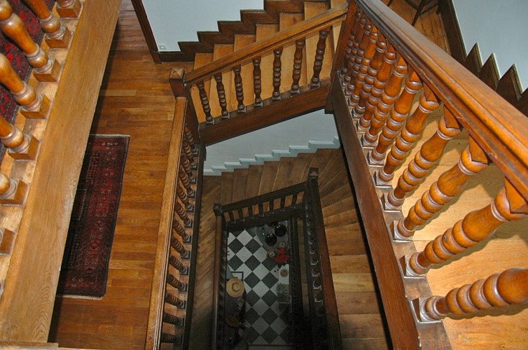 erlandebaita_escalier_bnb_urrugne