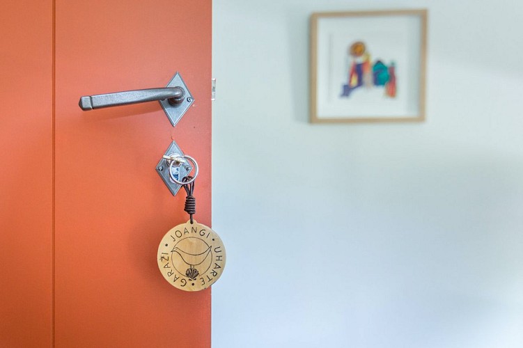 porte orange chambre maison joangi