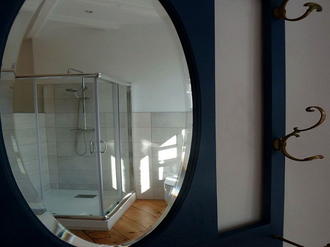 Domaine-Abartiague-chambre-Amelie-salle-d-eau