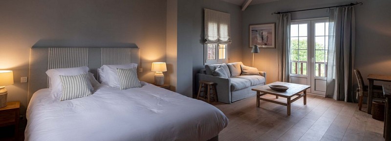 enara-salon-pano2-1-scaled-2