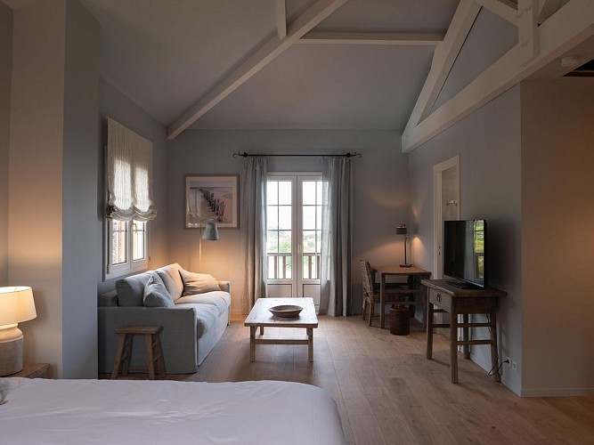 Le-nid-de-lhirondelle-2-scaled