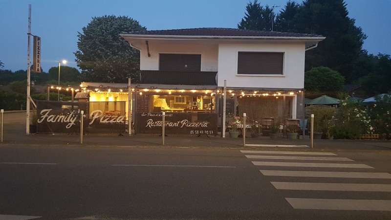 VSG_FamilyPizza_façade nuit