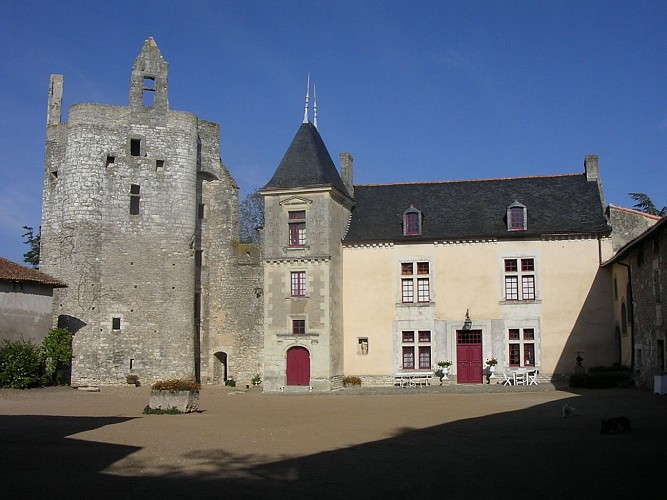 Baronnie de Saint-Cassien - Cour d'honneur