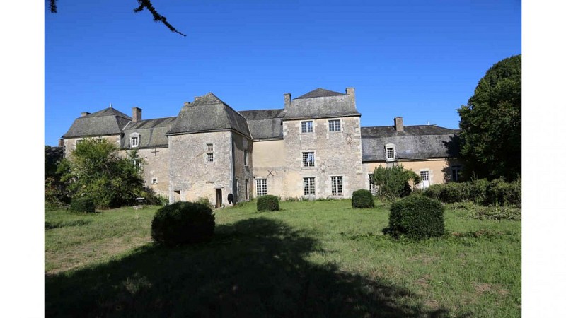 arrière du Chateau d'Epanvilliers musée du jeu ancien Brux
