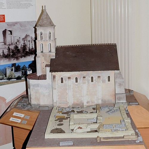 Maquette de l'église et des vestiges archéologiques